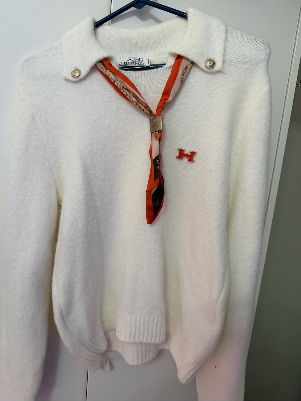 Hermes White V-Neck Wool Sweater with Orange 'H' Accent and Scarf